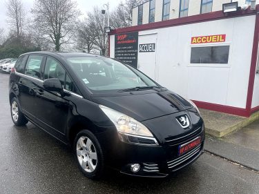 PEUGEOT 5008 2012