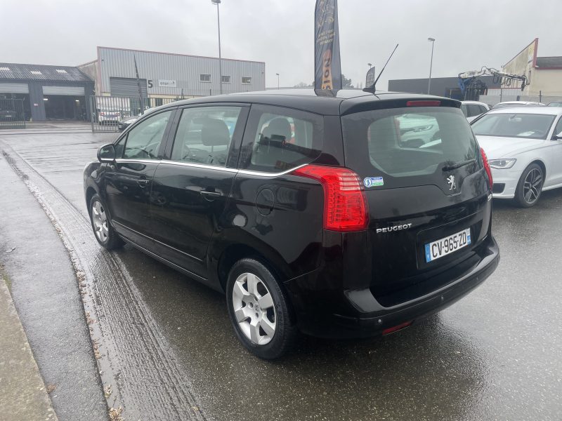PEUGEOT 5008 2012