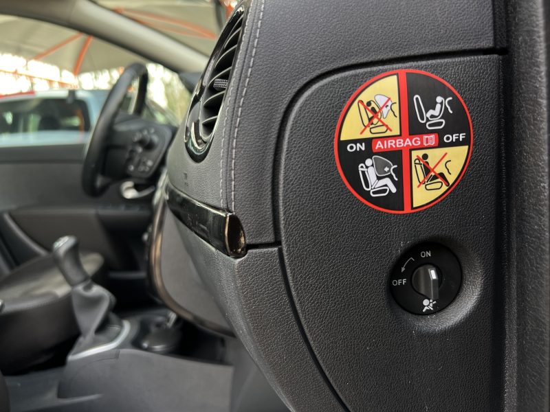 RENAULT CLIO 3 III PHASE 2 XV DE FRANCE 1.5 DCI 90 Cv PREMIERE MAIN GPS BLUETOOTH - GARANTIE 1 AN