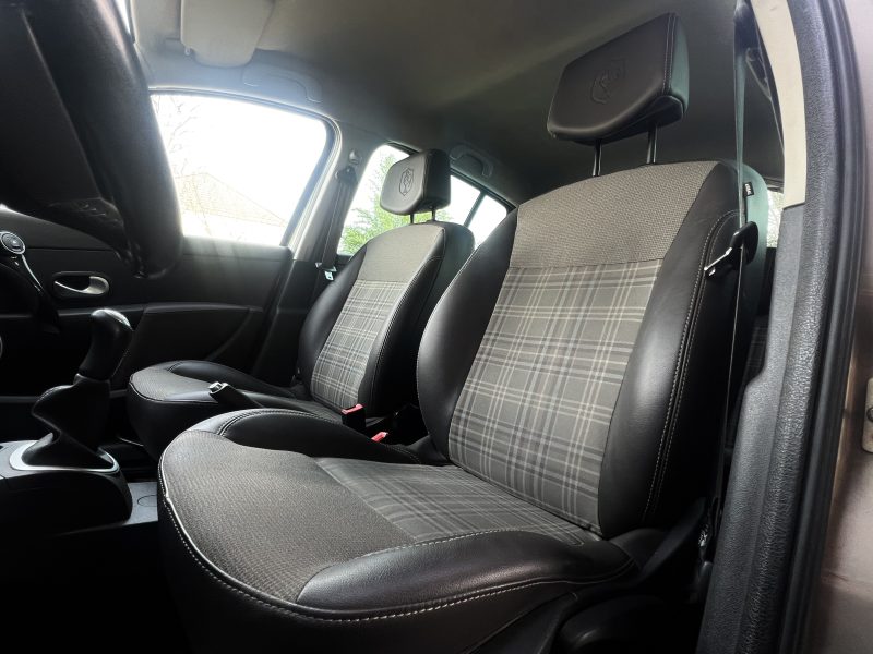 RENAULT CLIO 3 III PHASE 2 XV DE FRANCE 1.5 DCI 90 Cv PREMIERE MAIN GPS BLUETOOTH - GARANTIE 1 AN