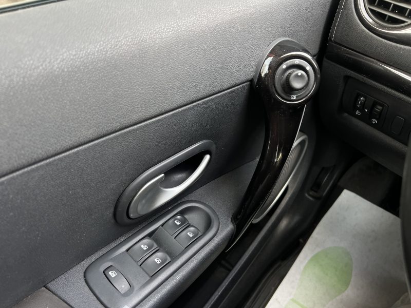 RENAULT CLIO 3 III PHASE 2 XV DE FRANCE 1.5 DCI 90 Cv PREMIERE MAIN GPS BLUETOOTH - GARANTIE 1 AN