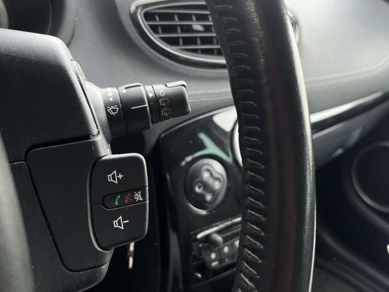 RENAULT CLIO 3 III PHASE 2 XV DE FRANCE 1.5 DCI 90 Cv PREMIERE MAIN GPS BLUETOOTH - GARANTIE 1 AN