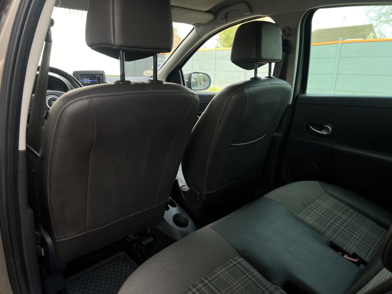 RENAULT CLIO 3 III PHASE 2 XV DE FRANCE 1.5 DCI 90 Cv PREMIERE MAIN GPS BLUETOOTH - GARANTIE 1 AN