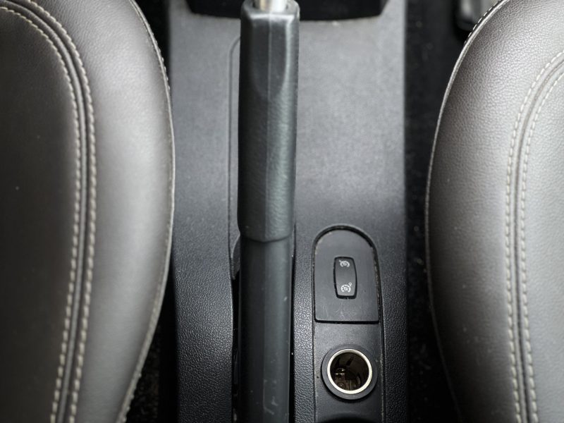 RENAULT CLIO 3 III PHASE 2 XV DE FRANCE 1.5 DCI 90 Cv PREMIERE MAIN GPS BLUETOOTH - GARANTIE 1 AN