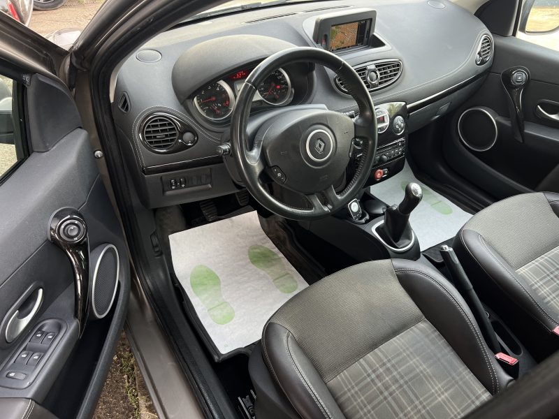RENAULT CLIO 3 III PHASE 2 XV DE FRANCE 1.5 DCI 90 Cv PREMIERE MAIN GPS BLUETOOTH - GARANTIE 1 AN