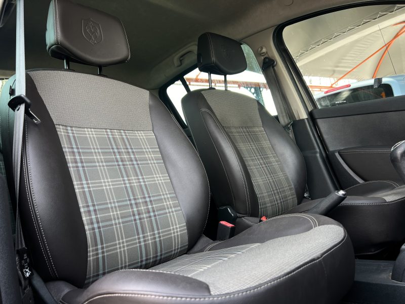 RENAULT CLIO 3 III PHASE 2 XV DE FRANCE 1.5 DCI 90 Cv PREMIERE MAIN GPS BLUETOOTH - GARANTIE 1 AN