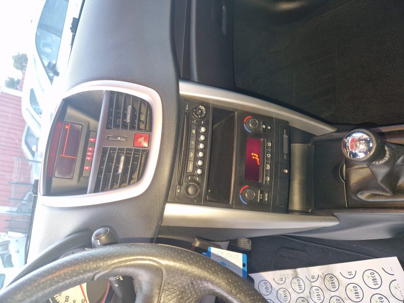 PEUGEOT 207 1,6hdi 92CH URBAN MOVE 1ERE MAIN