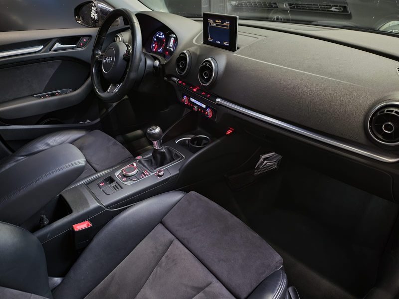 AUDI A3 SPORTBACK 1.4 TFSI 125cv AMBITION LUXE / CAMERA DE RECUL / DEMARRAGE MAIN LIBRE / INTERIEURE
