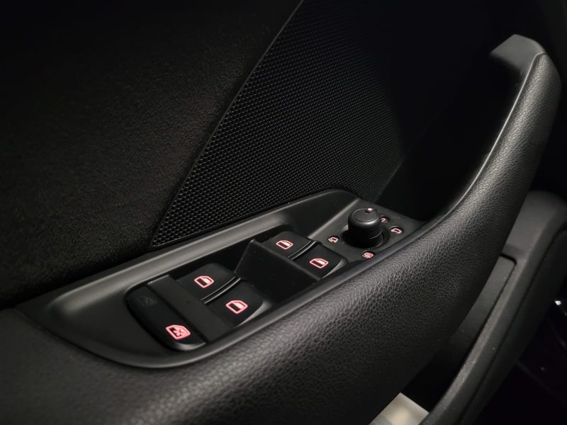 AUDI A3 SPORTBACK 1.4 TFSI 125cv AMBITION LUXE / CAMERA DE RECUL / DEMARRAGE MAIN LIBRE / INTERIEURE