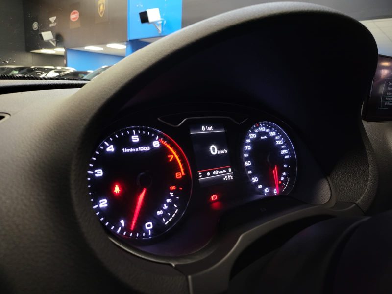 AUDI A3 SPORTBACK 1.4 TFSI 125cv AMBITION LUXE / CAMERA DE RECUL / DEMARRAGE MAIN LIBRE / INTERIEURE