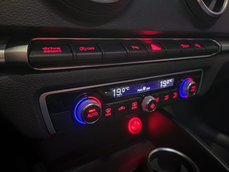 AUDI A3 SPORTBACK 1.4 TFSI 125cv AMBITION LUXE / CAMERA DE RECUL / DEMARRAGE MAIN LIBRE / INTERIEURE