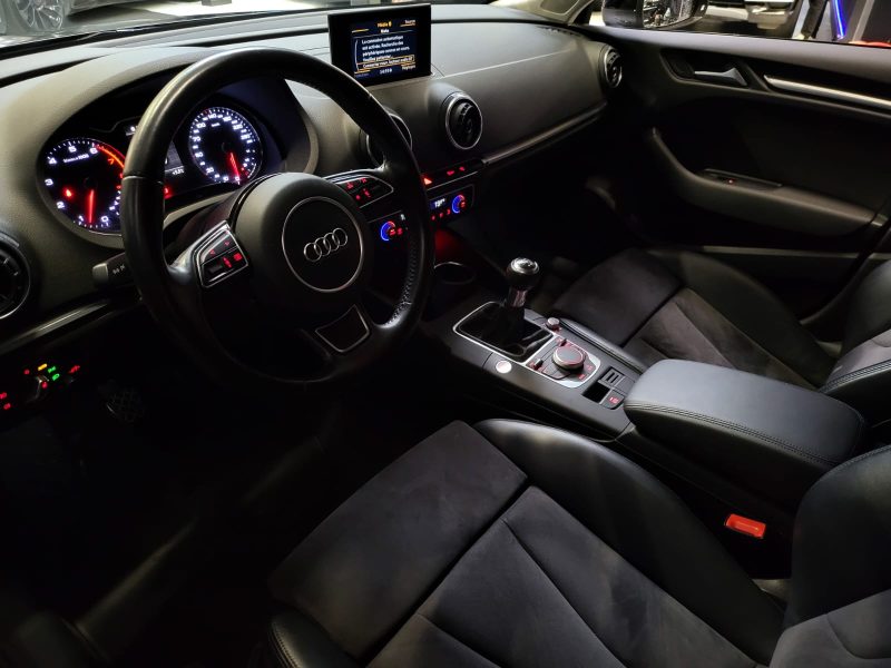 AUDI A3 SPORTBACK 1.4 TFSI 125cv AMBITION LUXE / CAMERA DE RECUL / DEMARRAGE MAIN LIBRE / INTERIEURE