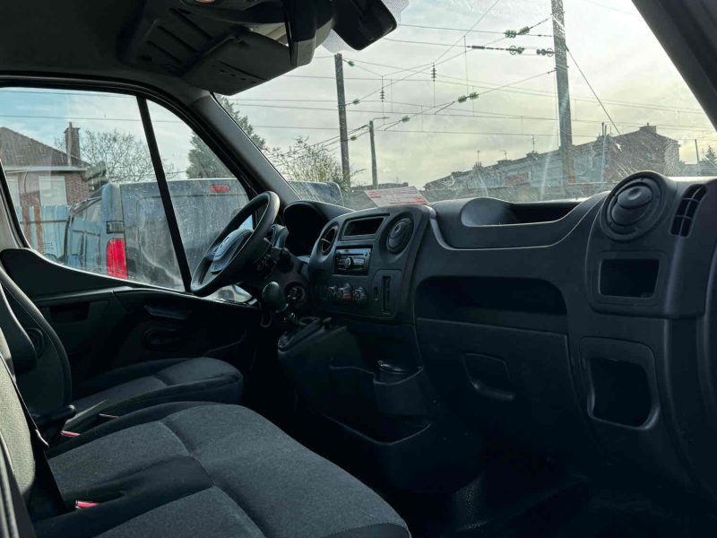 RENAULT MASTER III Fourgon 2018