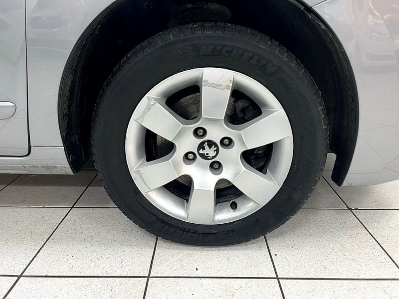 PEUGEOT 5008 1.2 Puretech 130