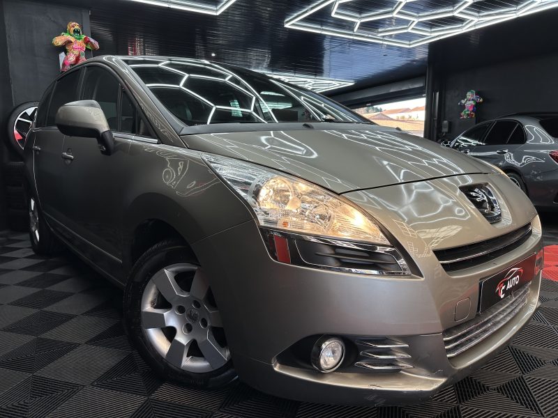 PEUGEOT 5008 2012