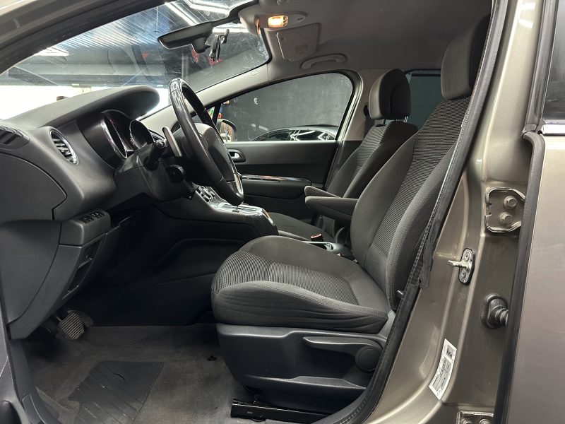 PEUGEOT 5008 2012
