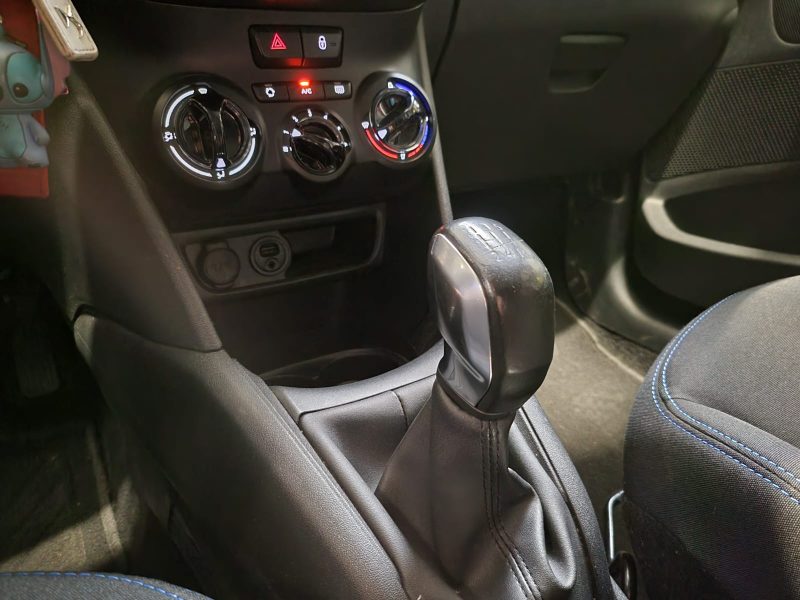 PEUGEOT 208 1.2 VTI 82cv STYLE / CARPLAY / CLIM / DISTRIBUTION OK