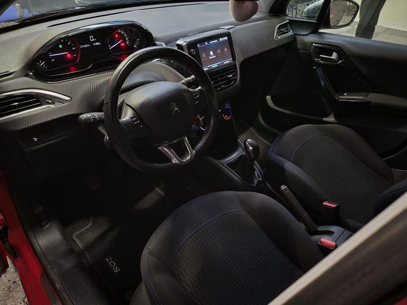 PEUGEOT 208 1.2 VTI 82cv STYLE / CARPLAY / CLIM / DISTRIBUTION OK