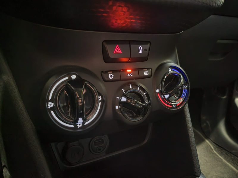 PEUGEOT 208 1.2 VTI 82cv STYLE / CARPLAY / CLIM / DISTRIBUTION OK