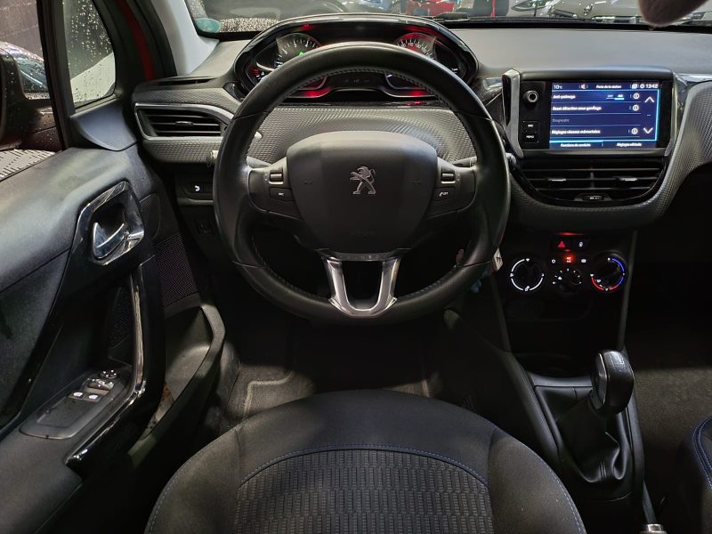 PEUGEOT 208 1.2 VTI 82cv STYLE / CARPLAY / CLIM / DISTRIBUTION OK