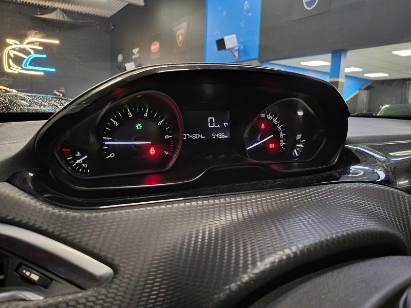 PEUGEOT 208 1.2 VTI 82cv STYLE / CARPLAY / CLIM / DISTRIBUTION OK