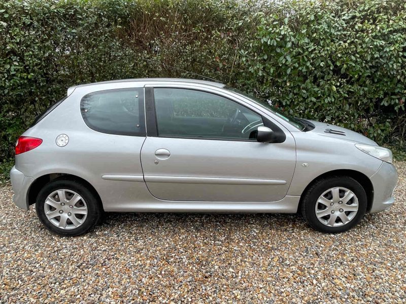 PEUGEOT 206+ 2011 1.4 i (73Ch)