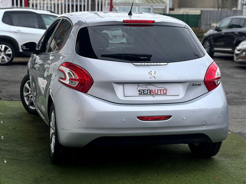 PEUGEOT 208 2013
