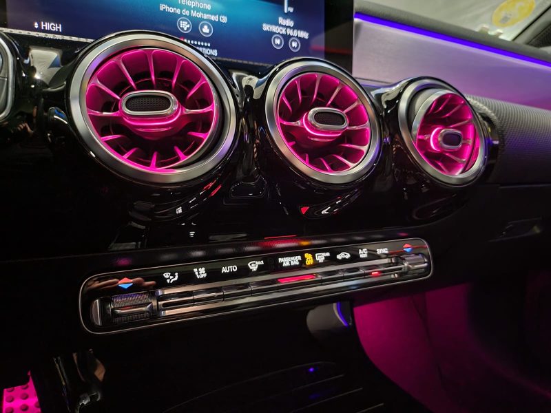 MERCEDES CLASSE A 180D 116CV AMG LINE / TOIT OUVRANT/PANORAMIQUE+CARPLAY+PARK ASSIST+VIRTUAL COCKPIT