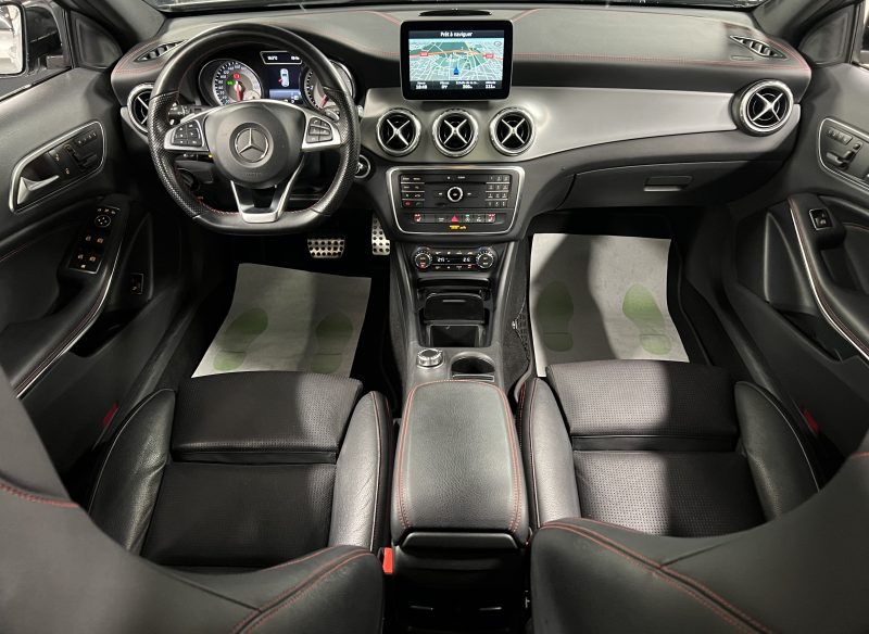 MERCEDES-BENZ GLA 200D FASCINATION 2.2D 136 PACK AMG / TOIT OUVRANT APPLE CARPLAY 7G-DCT