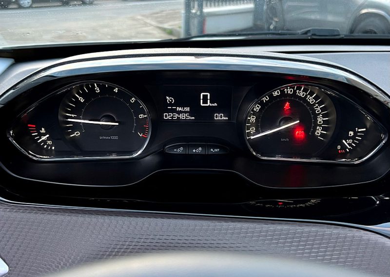 PEUGEOT 2008 1.2 82 Cv ECRAN TACTILE BLUETOOTH REGULATEUR / 23 400 Kms CRIT AIR 1 - GARANTIE 1 AN