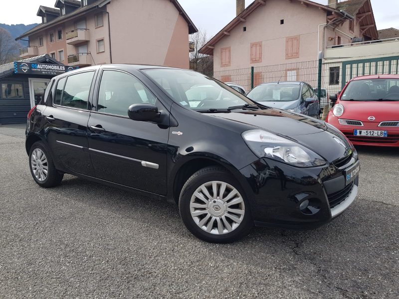 RENAULT CLIO III 1.2i 75CV TOMTOM LIVE