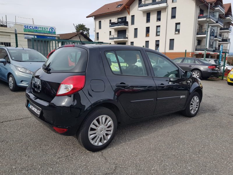 RENAULT CLIO III 1.2i 75CV TOMTOM LIVE