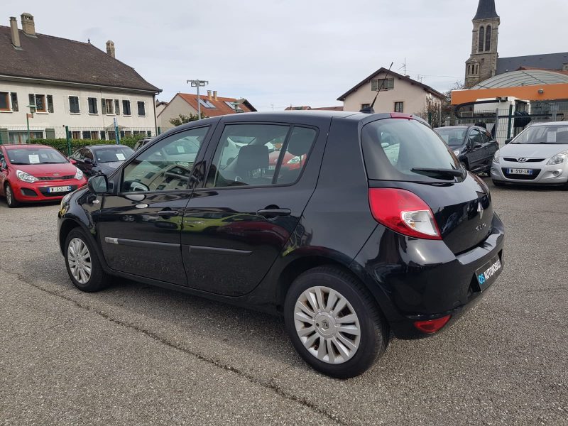 RENAULT CLIO III 1.2i 75CV TOMTOM LIVE