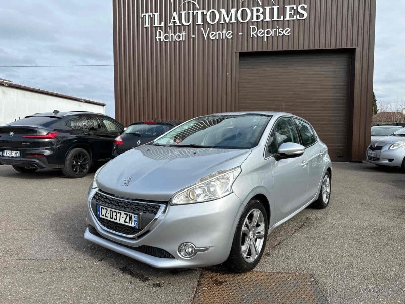 PEUGEOT 208  2013