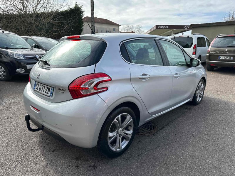 PEUGEOT 208  2013