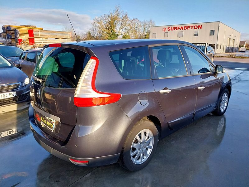 RENAULT SCENIC III 1.9 dCi 130 Jade 7 places