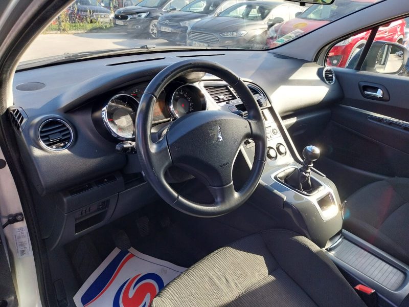 PEUGEOT 5008 1.6 HDi 110 Confort