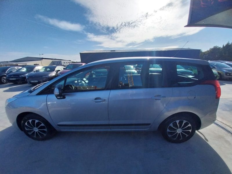 PEUGEOT 5008 1.6 HDi 110 Confort