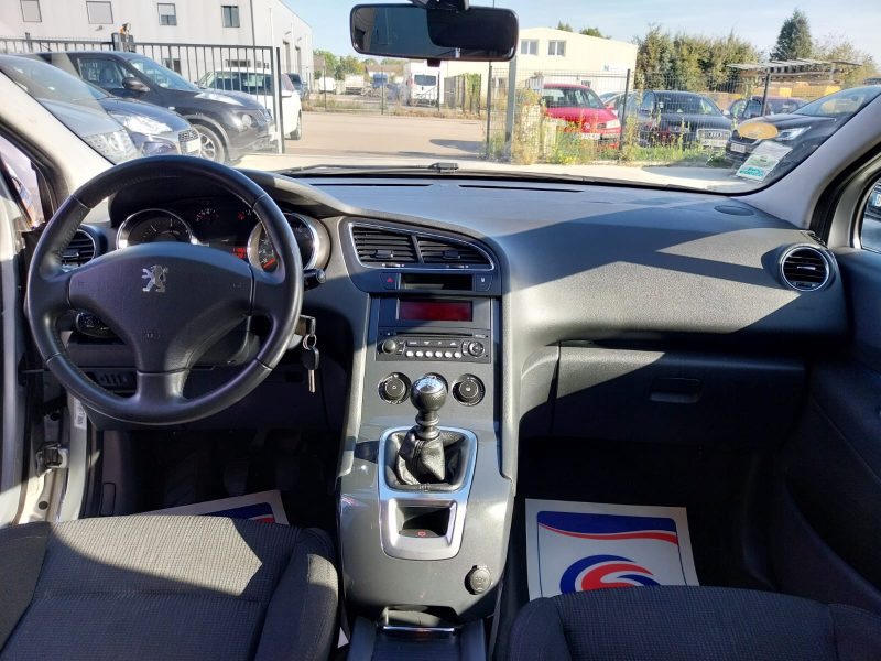 PEUGEOT 5008 1.6 HDi 110 Confort