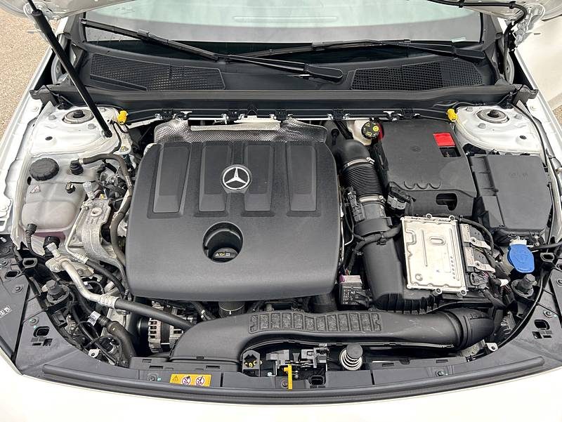 MERCEDES-BENZ CLASSE A 180D BERLINE AMG LINE