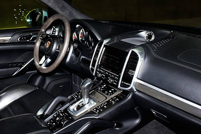 PORSCHE CAYENNE TURBO 