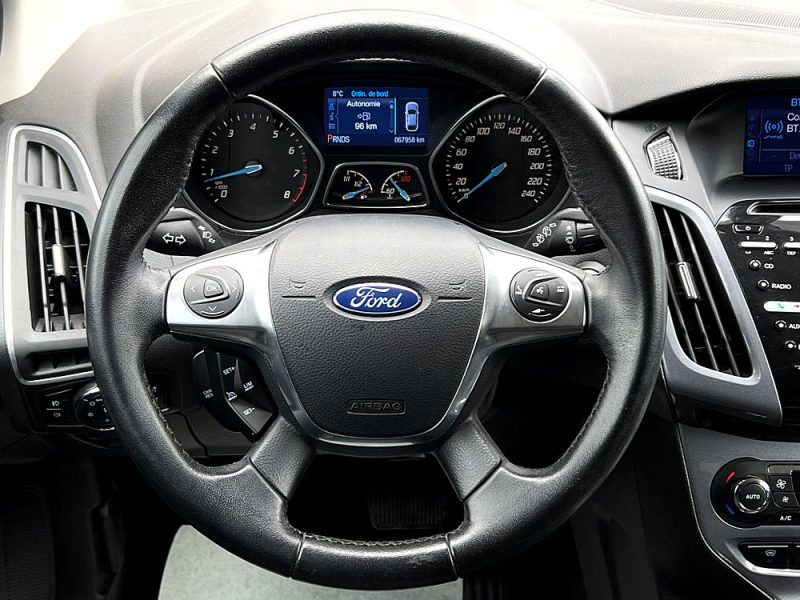 FORD FOCUS III TITANIUM 1.6 Ti VCT 125 BOITE AUTO GPS CAMERA BLUETOOTH CRIT AIR 1 - GARANTIE 1 AN