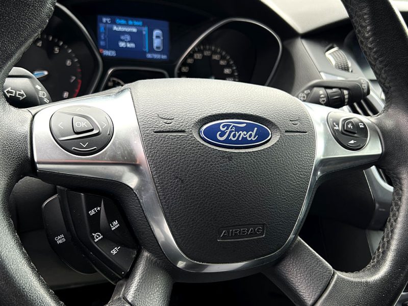 FORD FOCUS III TITANIUM 1.6 Ti VCT 125 BOITE AUTO GPS CAMERA BLUETOOTH CRIT AIR 1 - GARANTIE 1 AN