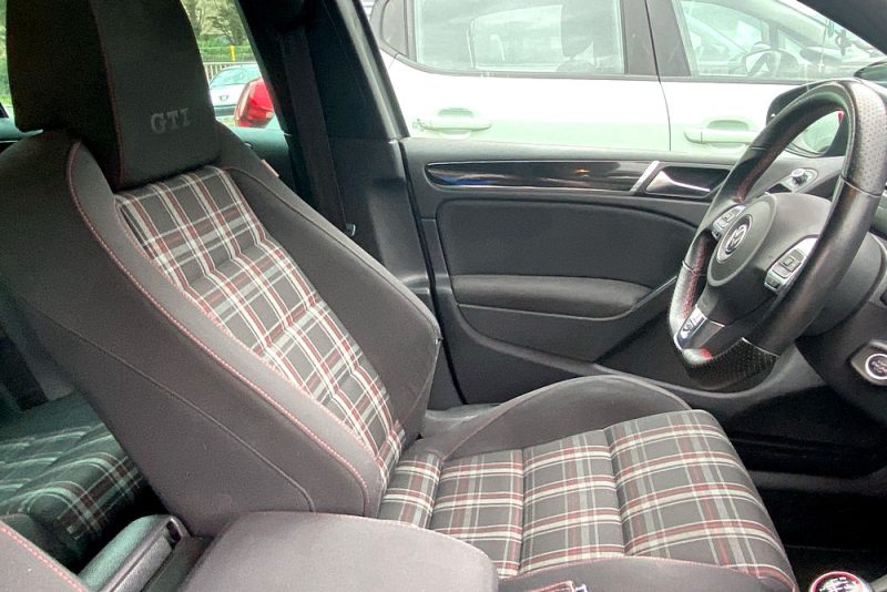 Volkswagen Golf VI GTI 2.0 TSI 210ch 