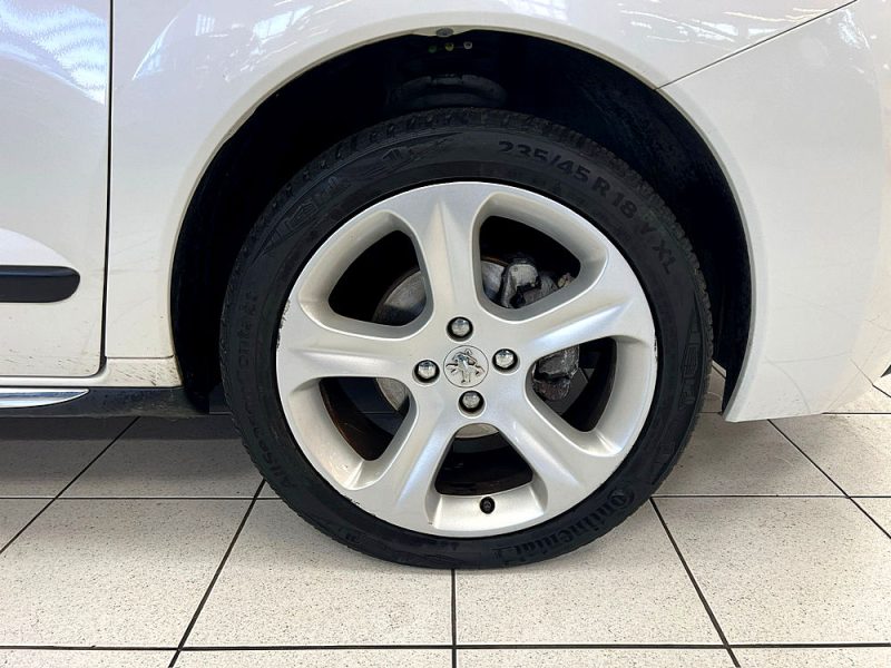 PEUGEOT 3008 Monospace 1.6 HDi 1560cm3 112cv