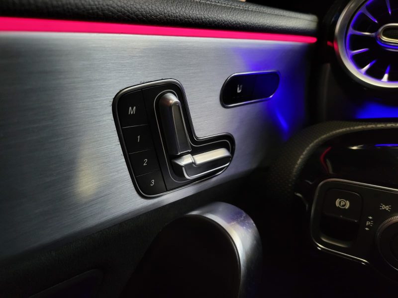 MERCEDES CLASSE A 250 E 218cv AMG LINE FULL OPTIONS / SIEGES ELECTRIQUES A MEMOIRE / CARPLAY