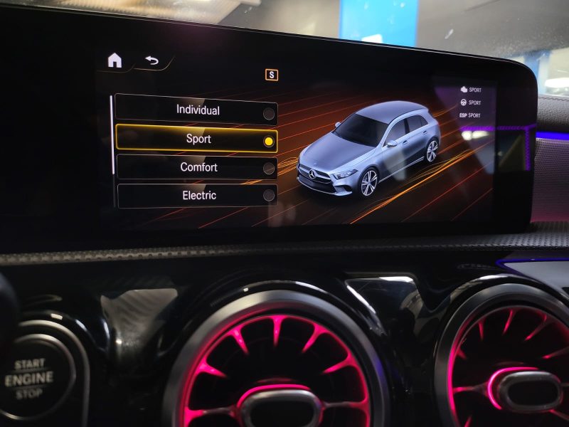 MERCEDES CLASSE A 250 E 218cv AMG LINE FULL OPTIONS / SIEGES ELECTRIQUES A MEMOIRE / CARPLAY