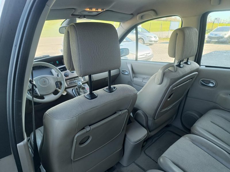 RENAULT GRAND SCÉNIC II 