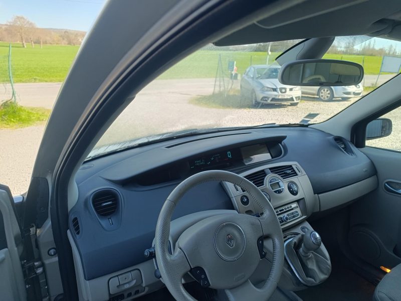 RENAULT GRAND SCÉNIC II 