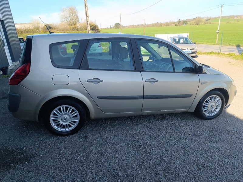 RENAULT GRAND SCÉNIC II 